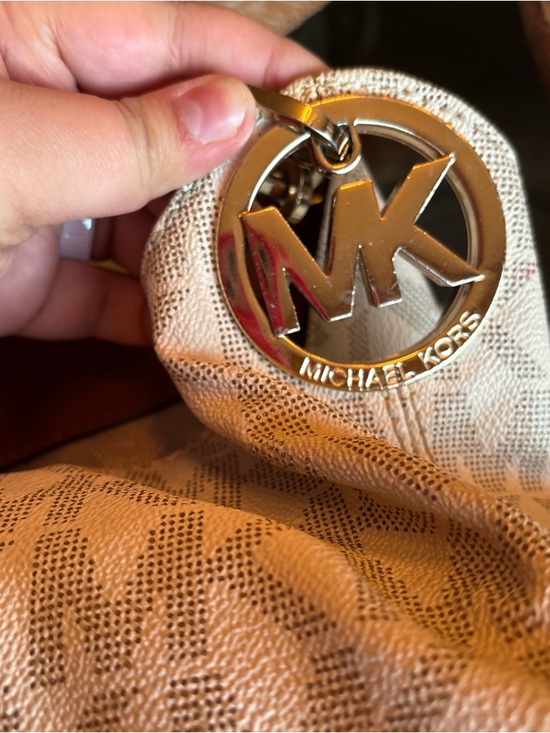 Michael Kors Cream Logo Shoulder Bag with Gold Hardware - Picture 3 of 4